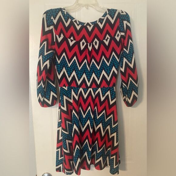PEACH LOVE CREAM CALIFORNIA Chevron Dress Blue Pink Black White Size M - Picture 2 of 9